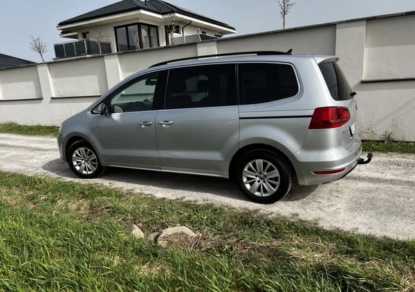 Volkswagen Sharan cena 65900 przebieg: 215000, rok produkcji 2015 z Dębica małe 352